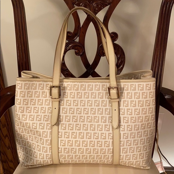 Fendi 💯 % authentic NWOT tote bag! - Picture 2 of 13